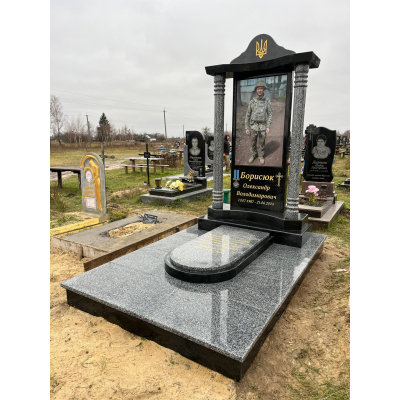 Пам'ятник для військового з сірого граніту